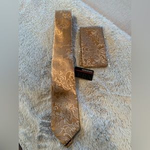 Mens Tie and matching pocket square